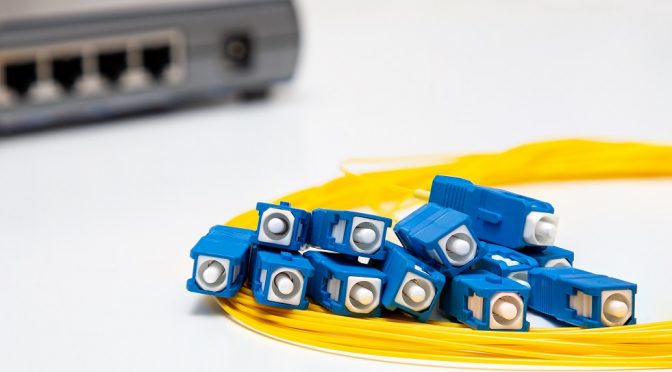 Equipamento e conectores para cabos de fibra óptica dos fornecedores de ISP.