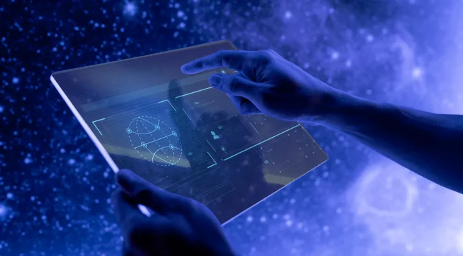 Mãos mexendo em um tablet com imagem do globo, representando o avanço tecnológico no Brasil para provedores.